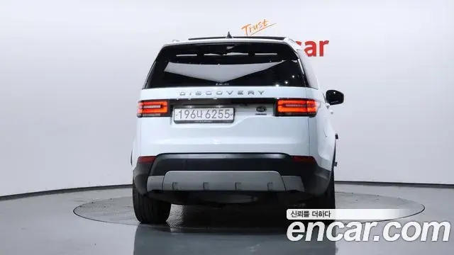 Land Rover Discovery 5 2019 — ფოტო 1/39