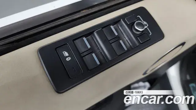 Land Rover Discovery 5 2019 — ფოტო 33/39