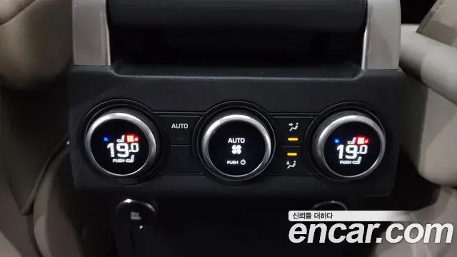 Land Rover Discovery 5 2019 — ფოტო 6/39