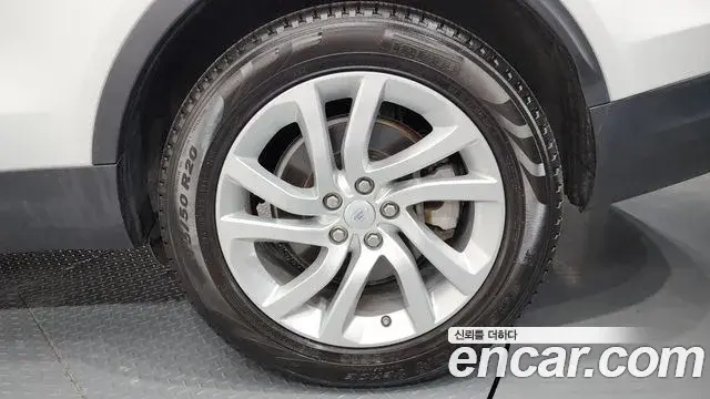 Land Rover Discovery 5 2019 — ფოტო 8/39