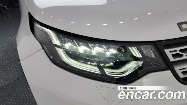 Land Rover Discovery 5 2019 — ფოტო 14/39