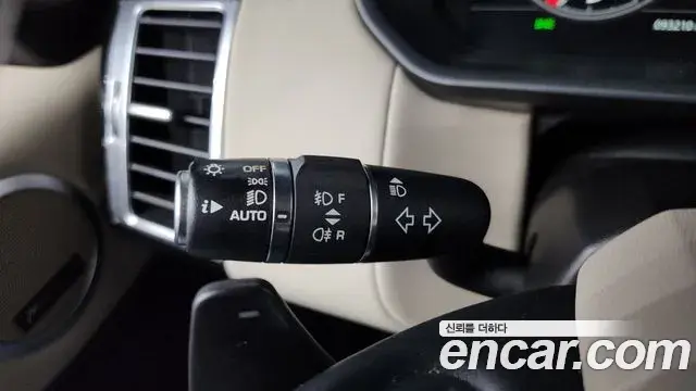 Land Rover Discovery 5 2019 — ფოტო 25/39