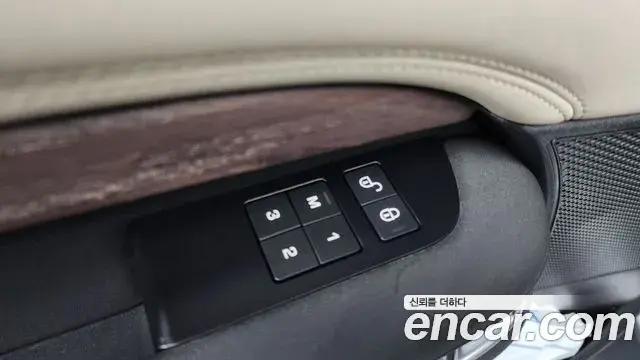 Land Rover Discovery 5 2019 — ფოტო 35/39