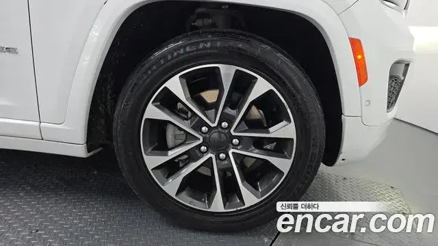 Jeep Grand Cherokee 2021 — Şəkil 22/28