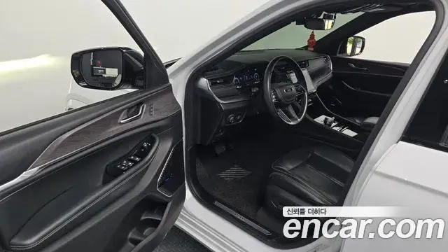 Jeep Grand Cherokee 2021 — Şəkil 8/28