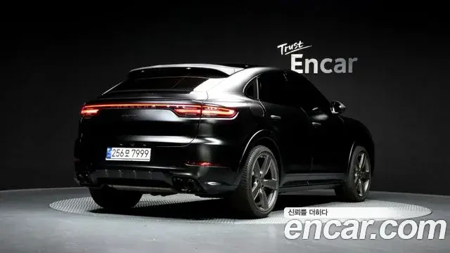 Porsche Cayenne 2023 — Photo 18/34
