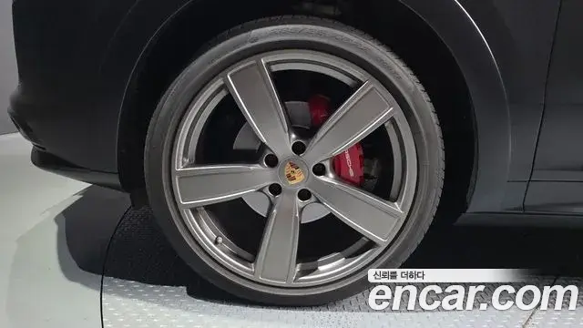 Porsche Cayenne 2023 — Photo 10/34