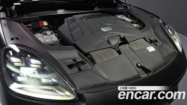 Porsche Cayenne 2023 — Photo 34/34