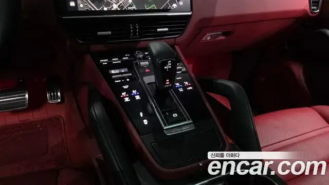 Porsche Cayenne 2023 — Photo 5/34