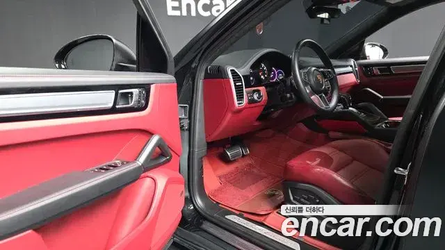 Porsche Cayenne 2023 — Photo 6/34