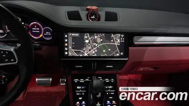 Porsche Cayenne 2023 — Photo 28/34