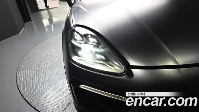 Porsche Cayenne 2023 — Photo 1/34
