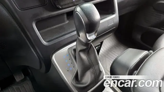 Hyundai Staria 2022 — ფოტო 28/30