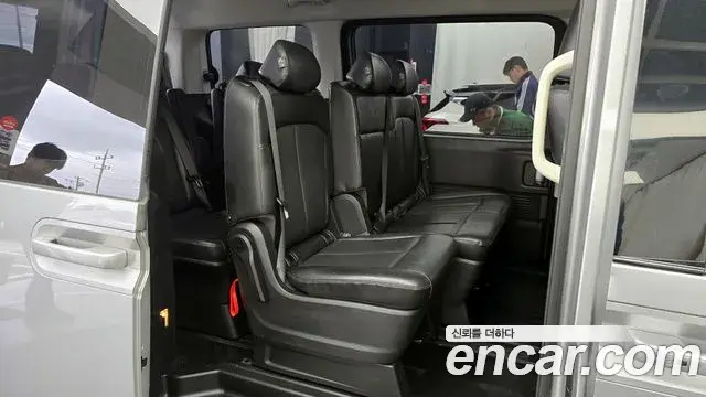 Hyundai Staria 2022 — ფოტო 19/30