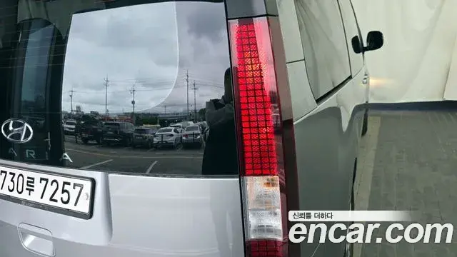 Hyundai Staria 2022 — ფოტო 6/30