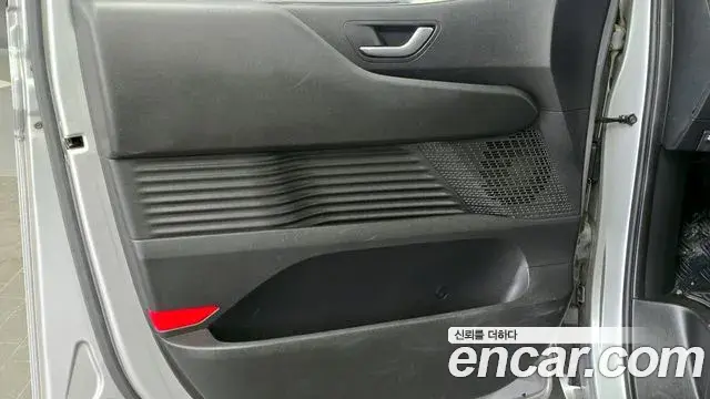 Hyundai Staria 2022 — ფოტო 11/30