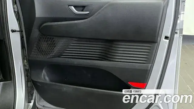 Hyundai Staria 2022 — ფოტო 25/30