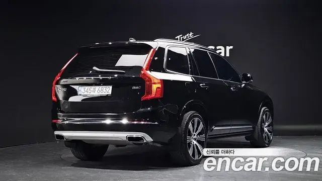 Volvo XC90 2021 — Photo 29/31