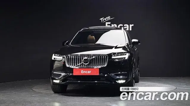 Volvo XC90 2021 — Photo 8/31