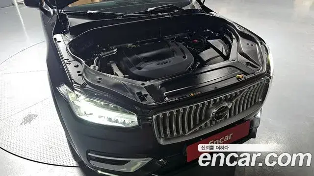 Volvo XC90 2021 — Photo 19/31