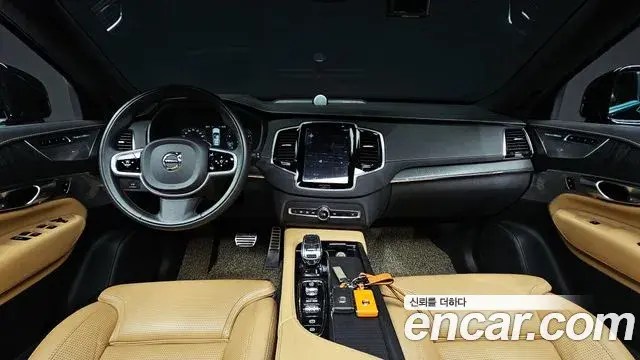 Volvo XC90 2021 — Photo 14/31