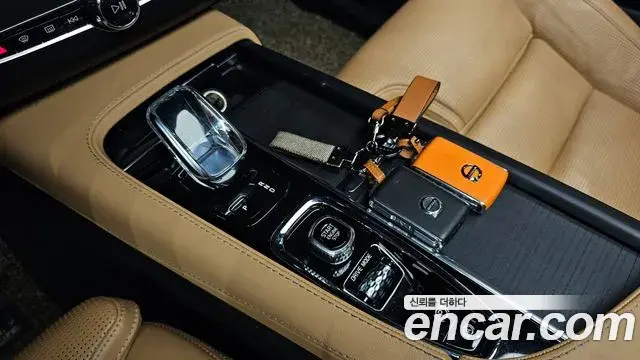 Volvo XC90 2021 — Photo 26/31