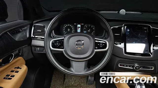 Volvo XC90 2021 — Photo 22/31