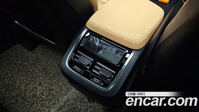 Volvo XC90 2021 — Photo 6/31