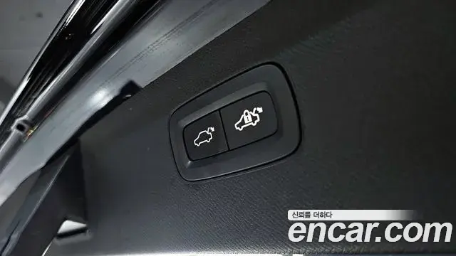 Volvo XC90 2021 — Photo 16/31
