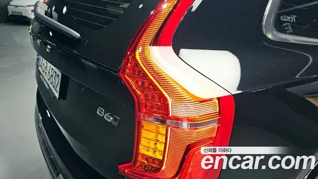 Volvo XC90 2021 — Photo 13/31