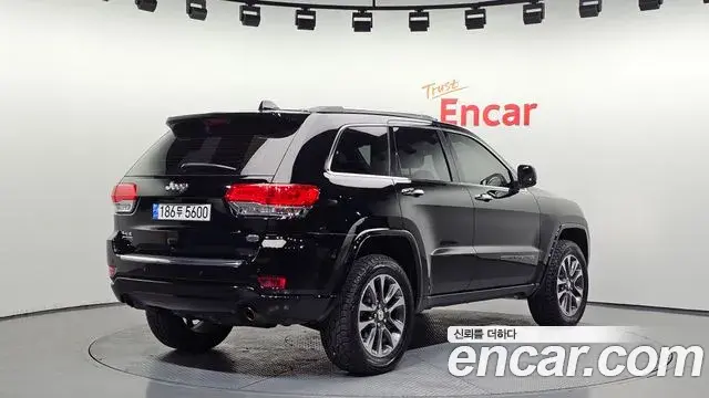 Jeep Grand Cherokee 2018 — ფოტო 20/20