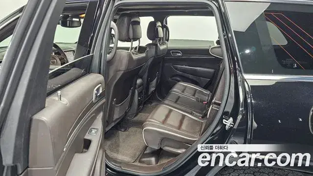 Jeep Grand Cherokee 2018 — ფოტო 8/20