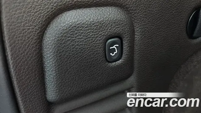 Jeep Grand Cherokee 2018 — ფოტო 18/20