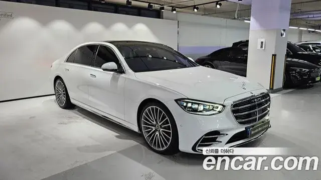 Mercedes-Benz S-Class 2025 — Photo 2/20
