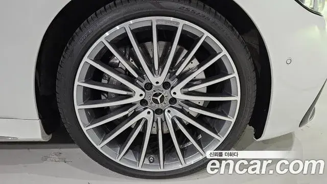 Mercedes-Benz S-Class 2025 — Photo 19/20