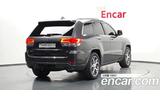 Jeep Grand Cherokee 2019 — Photo 7/20