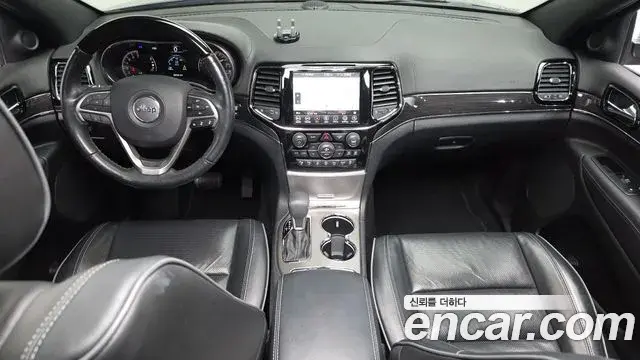 Jeep Grand Cherokee 2019 — Photo 12/20