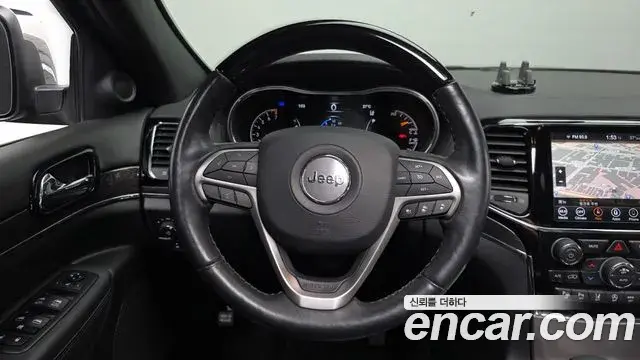 Jeep Grand Cherokee 2019 — Photo 19/20