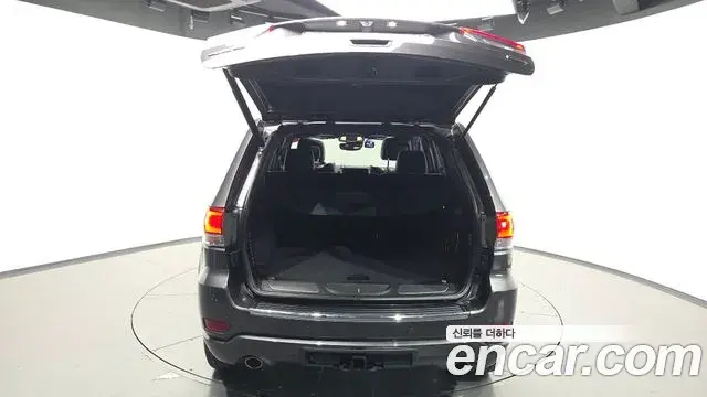 Jeep Grand Cherokee 2019 — Photo 15/20