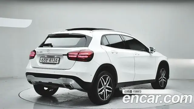 Mercedes-Benz GLA-Class 2019 — ფოტო 13/20