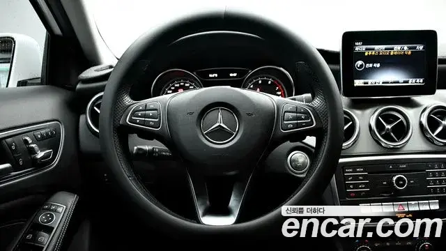 Mercedes-Benz GLA-Class 2019 — ფოტო 16/20
