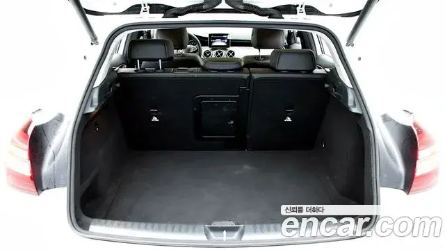 Mercedes-Benz GLA-Class 2019 — ფოტო 15/20