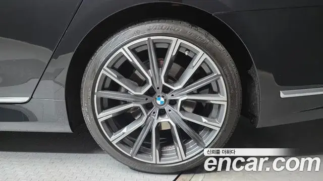 BMW 7 Series 2022 — Photo 14/30