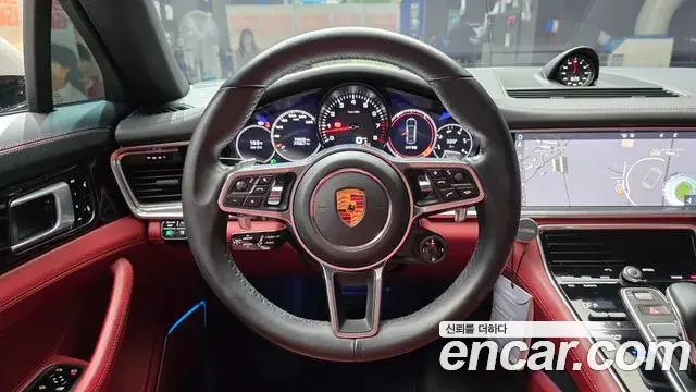 Porsche Panamera 2018 — Photo 30/30