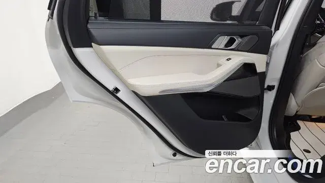 BMW X5 2025 — Photo 21/32