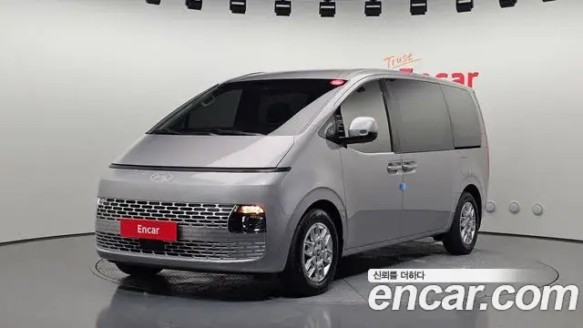 Hyundai Staria 2024 — ფოტო 13/20