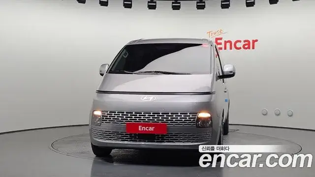 Hyundai Staria 2024 — ფოტო 19/20