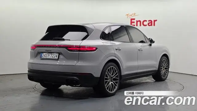 Porsche Cayenne 2023 — Photo 5/20