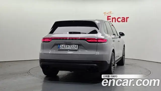 Porsche Cayenne 2023 — Photo 15/20