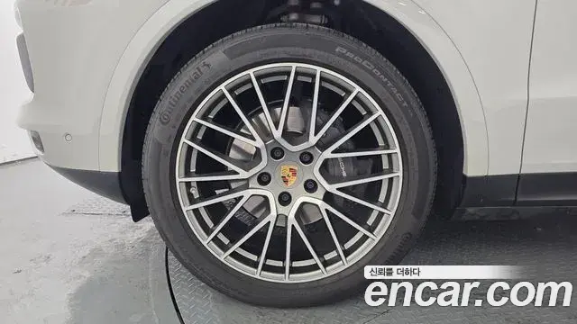 Porsche Cayenne 2023 — Photo 16/20